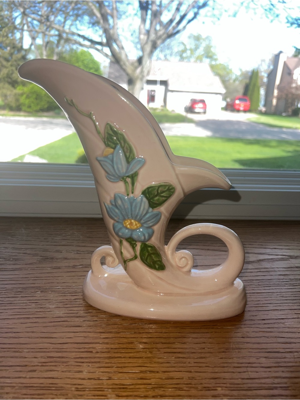 Vintage Hull Ceramic Floral Sailbud Vase - Pale Pink with Blue Flowers. Original